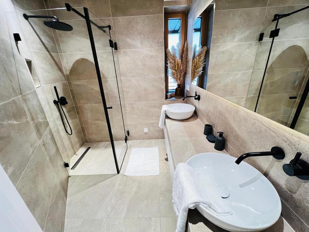 Gorgeous 1 Bedroom Flat With Balcony&parking Apartment Luxemburg